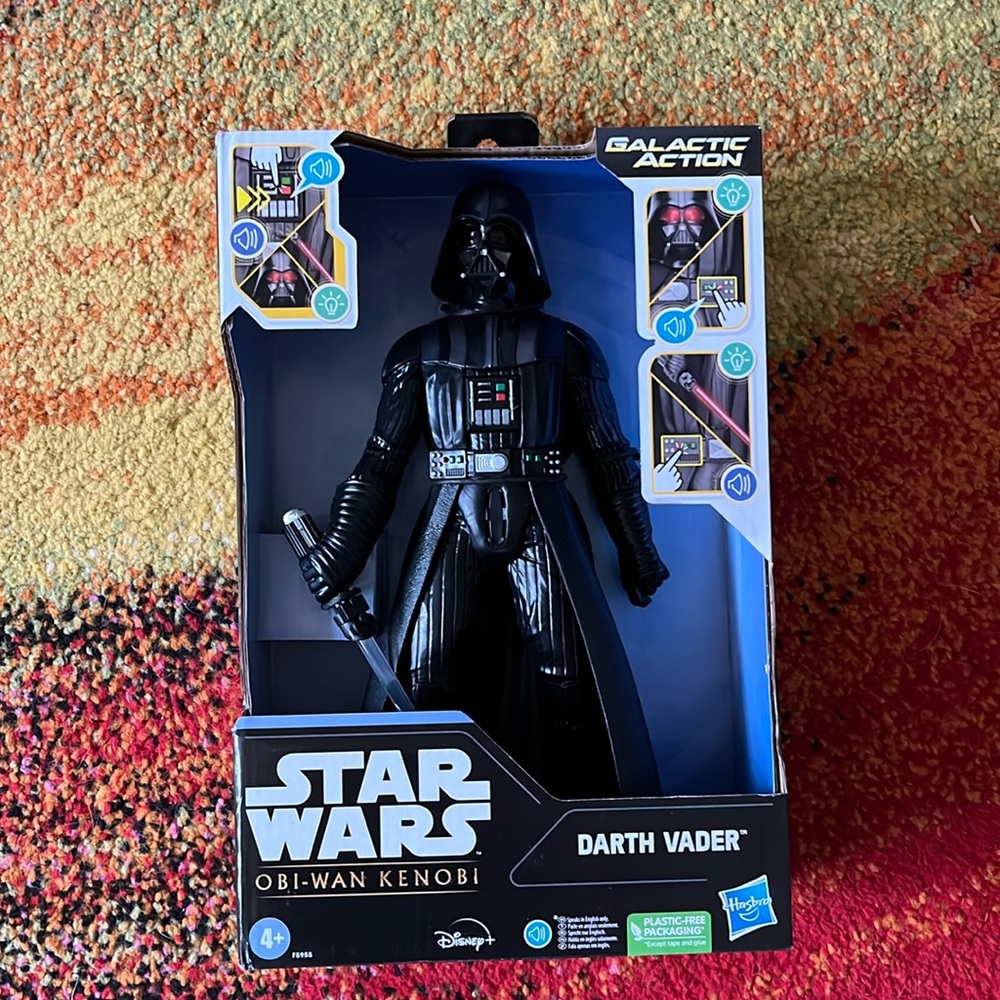 🌟 NEW IN BOX 🌟 Obi Wan Kenobi/ DARTH VADER Interactive Action Figure
